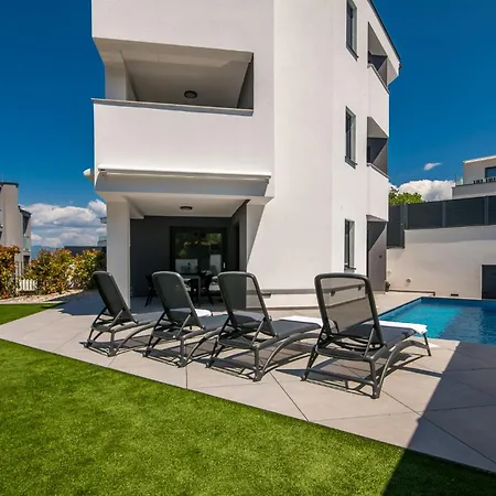 Bp Lux With Private Pool Apartment *