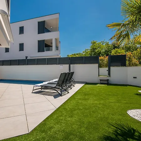 Bp Lux With Private Pool Apartment