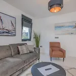 Bp Lux With Private Pool Apartman *
