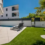 Bp Lux With Private Pool Apartman