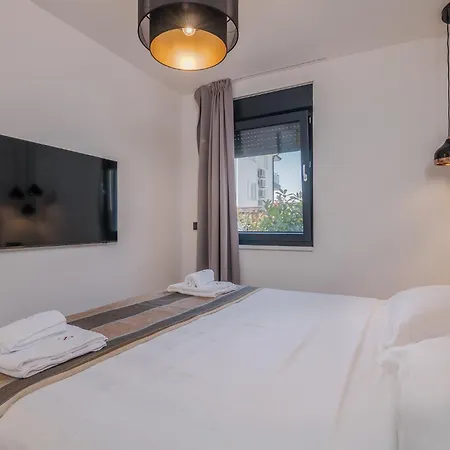 Bp Lux With Private Pool Apartament *