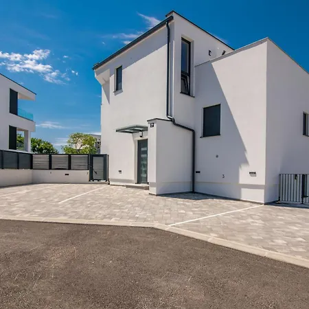 Bp Lux With Private Pool Nijvice