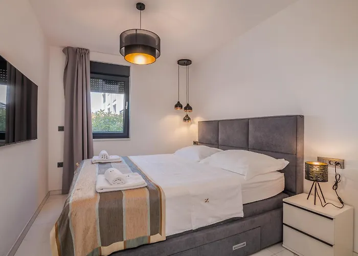 Bp Lux With Private Pool Apartman *
