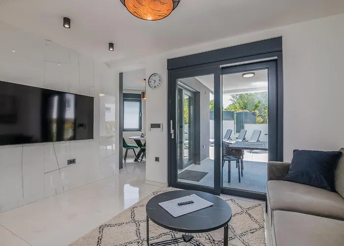 Bp Lux With Private Pool Apartman