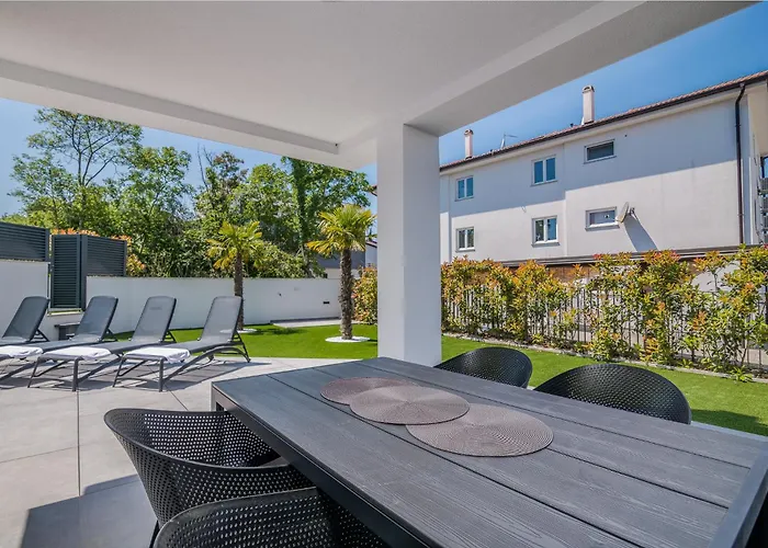 Bp Lux With Private Pool Apartament *