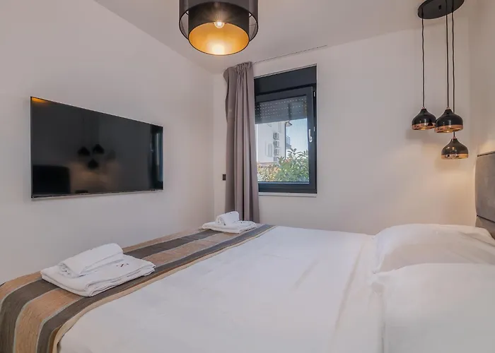 Bp Lux With Private Pool Apartman *