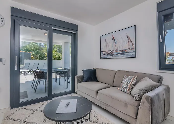 Apartament Bp Lux With Private Pool Nijvice