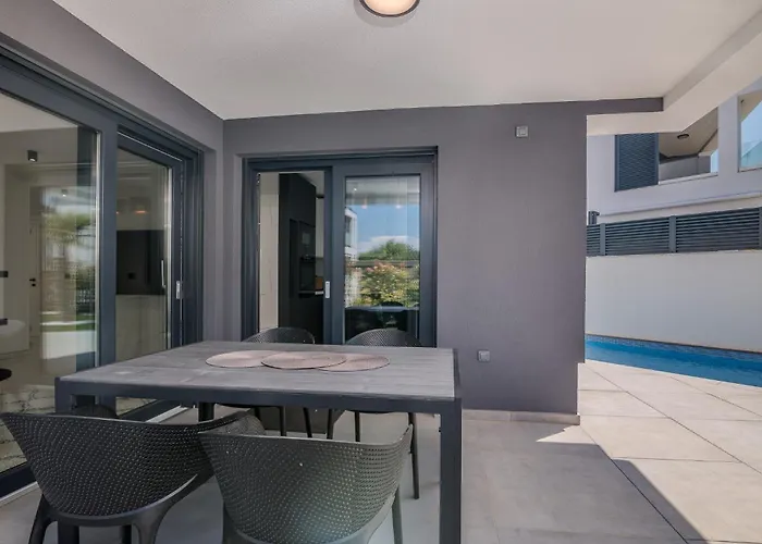 Bp Lux With Private Pool * Njivice