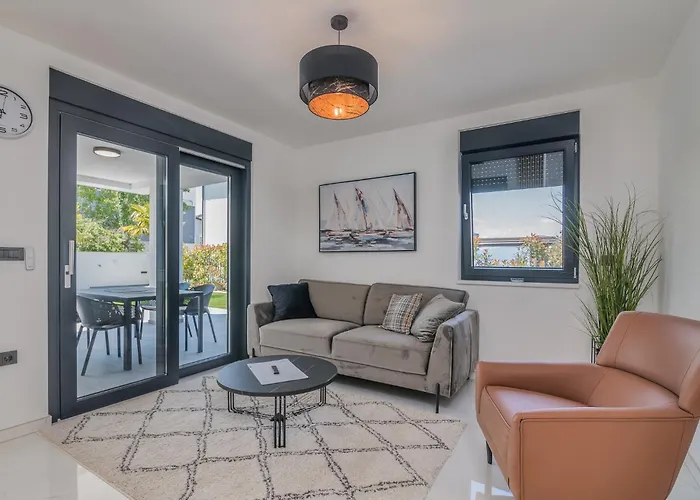 Bp Lux With Private Pool Apartament Nijvice