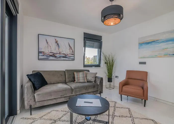 Bp Lux With Private Pool