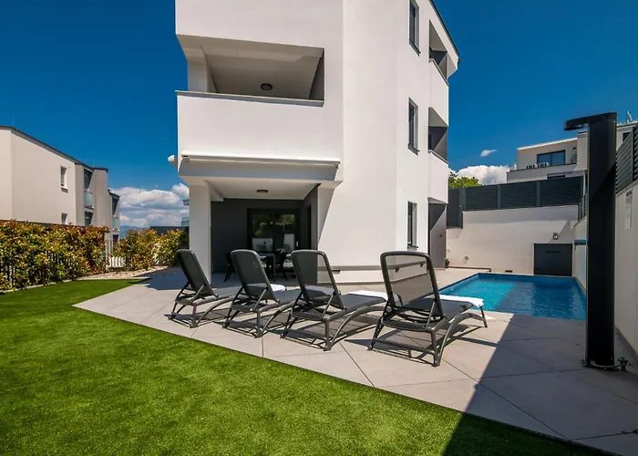 Bp Lux With Private Pool Apartament *